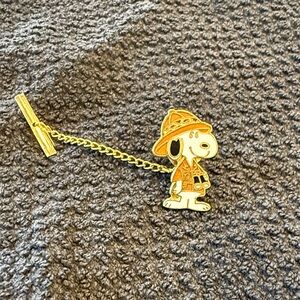 Vintage Snoopy Safari Gold color tie pin